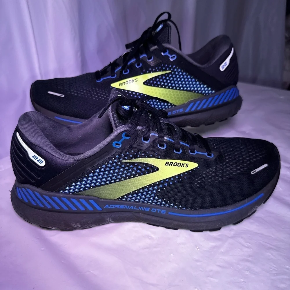 Brooks sleek black